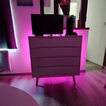 Studio Charmant Confortable Tv Centre Ville Louviers Εξωτερικό φωτογραφία
