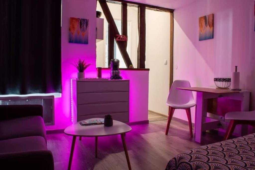 Studio Charmant Confortable Tv Centre Ville Louviers Εξωτερικό φωτογραφία
