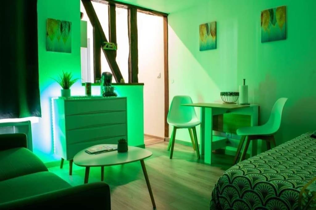 Studio Charmant Confortable Tv Centre Ville Louviers Εξωτερικό φωτογραφία