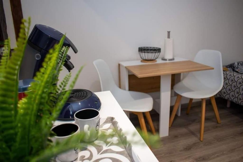 Studio Charmant Confortable Tv Centre Ville Louviers Εξωτερικό φωτογραφία