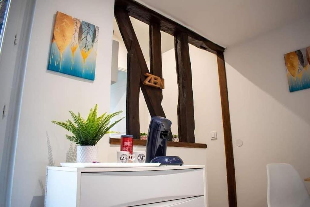 Studio Charmant Confortable Tv Centre Ville Louviers Εξωτερικό φωτογραφία