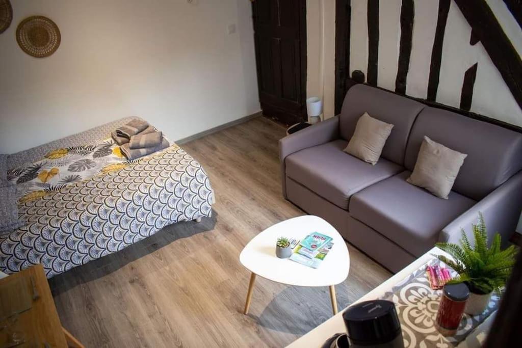 Studio Charmant Confortable Tv Centre Ville Louviers Εξωτερικό φωτογραφία