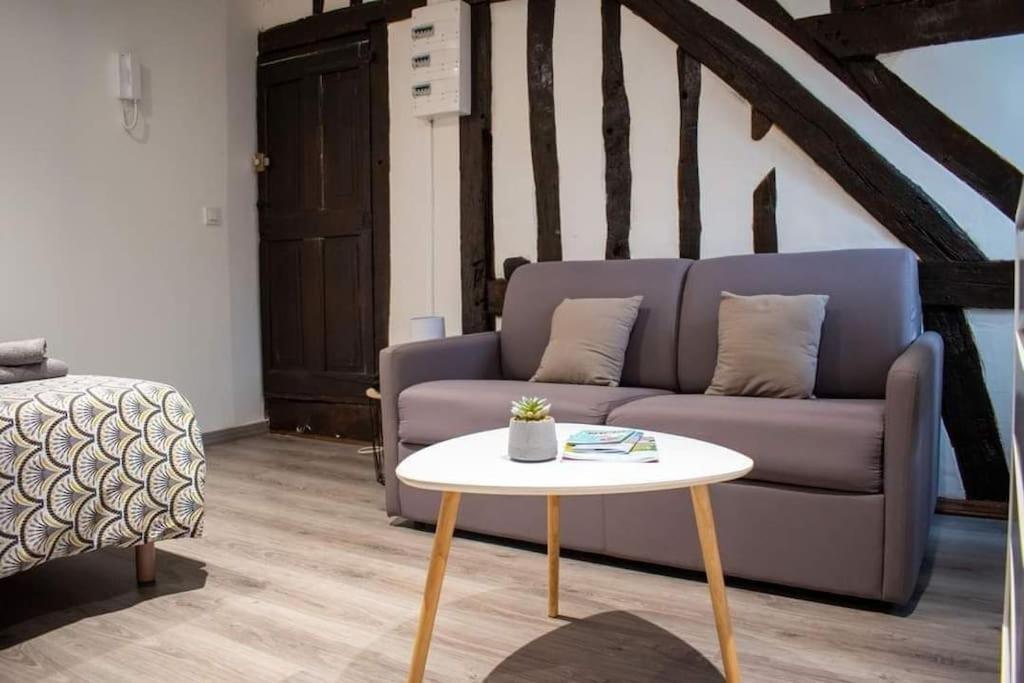 Studio Charmant Confortable Tv Centre Ville Louviers Εξωτερικό φωτογραφία