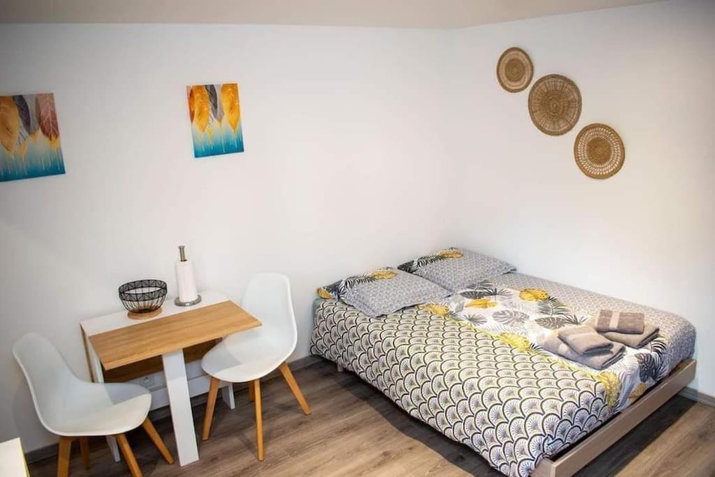 Studio Charmant Confortable Tv Centre Ville Louviers Εξωτερικό φωτογραφία