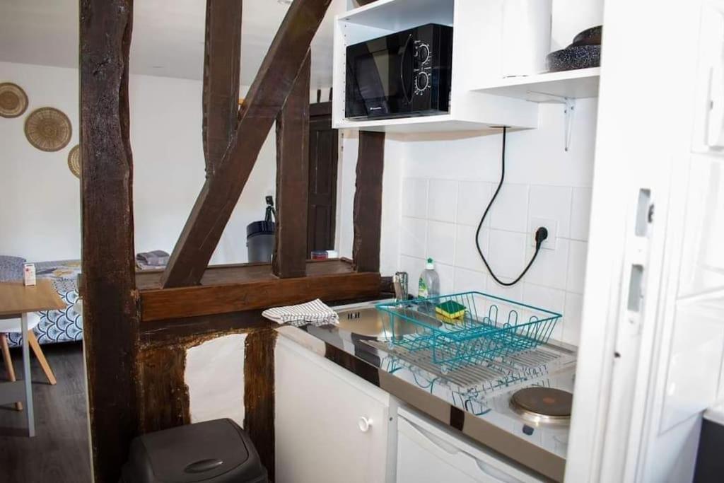Studio Charmant Confortable Tv Centre Ville Louviers Εξωτερικό φωτογραφία