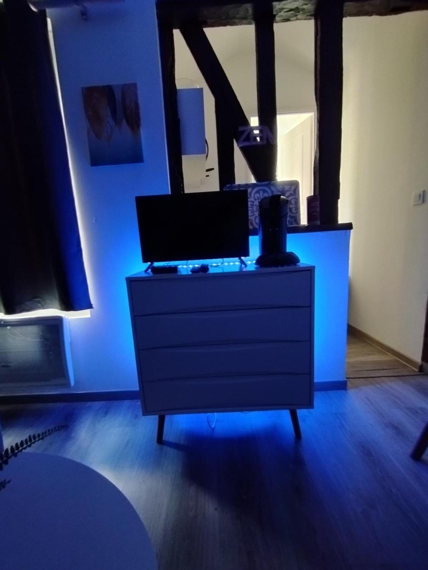 Studio Charmant Confortable Tv Centre Ville Louviers Εξωτερικό φωτογραφία
